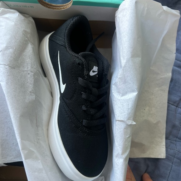 Nike sb skater shoes for kids size 11C. Retails $50 brand new never worn. - Picture 5 of 5